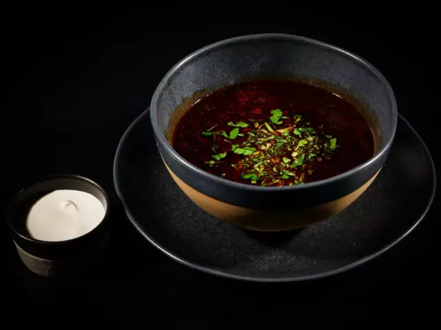 Борщ с говяжьими щёчками