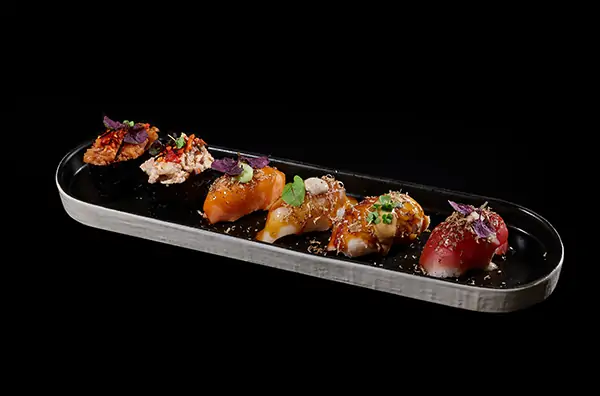 Set 6 pieces (perch sushi, tuna sushi, eel sushi, salmon sushi, eel gunkan, salmon gunkan)
