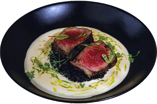 Fillet steak with fried wood mushrooms in oyster sauce