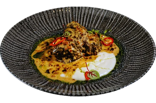 Stewed cheeks in massaman sauce with topinambur cream